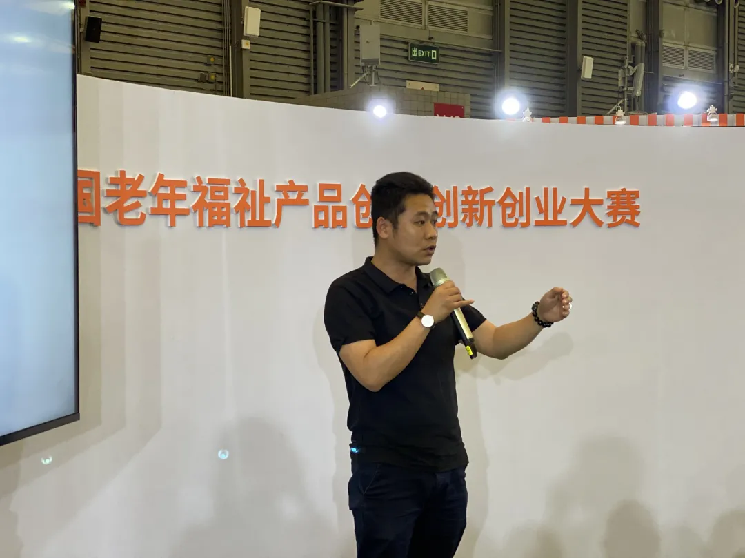 钛虎大事记 | 养老康复博览会上,智能仿生手「被围观了」