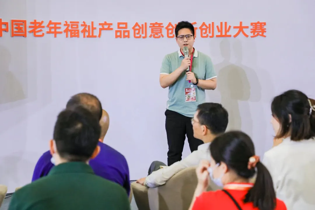 钛虎大事记 | 养老康复博览会上,智能仿生手「被围观了」