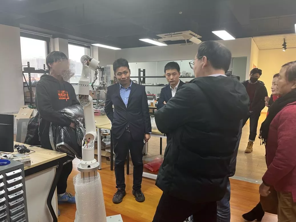 钛虎机器人承办「阳光矫正」科技体验活动