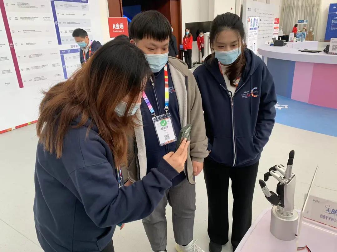 钛虎智能仿生手亮相2021全球创业周~